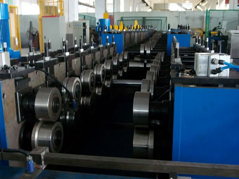 山東冷彎成型機(jī)廠(chǎng)家